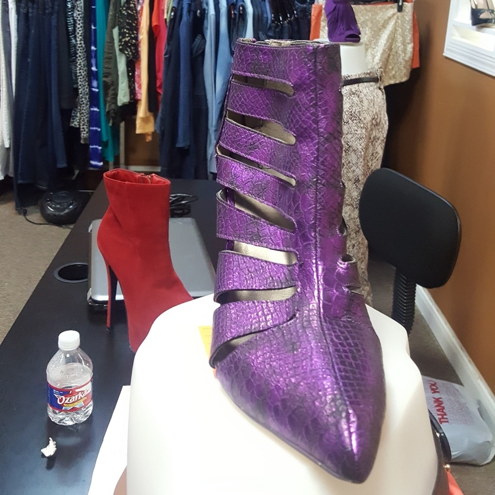 Shoes - Picture 2 of 2